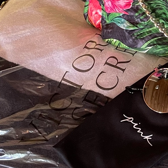 VICTORIA’S SECRET Tropical Paradise City Backpack, Sunglasses & FREE Beach Towel - Picture 16 of 17